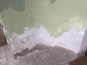 Парадный вход имеет не парадный вид...